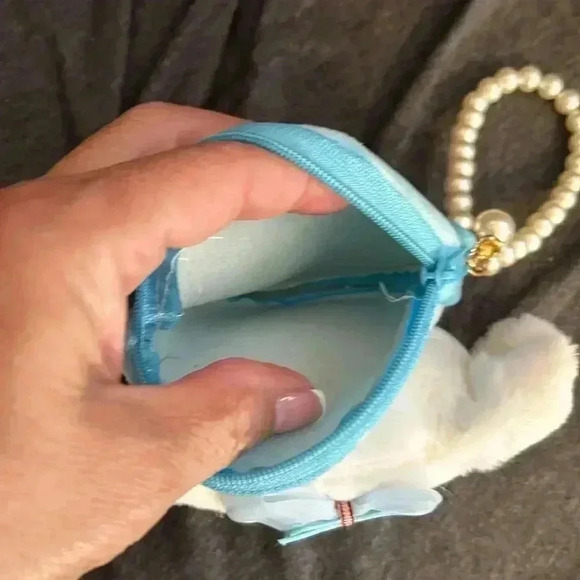 Hello Kitty and Cinnamon roll mini wallet with pearl bracelet. - Picture 5 of 6